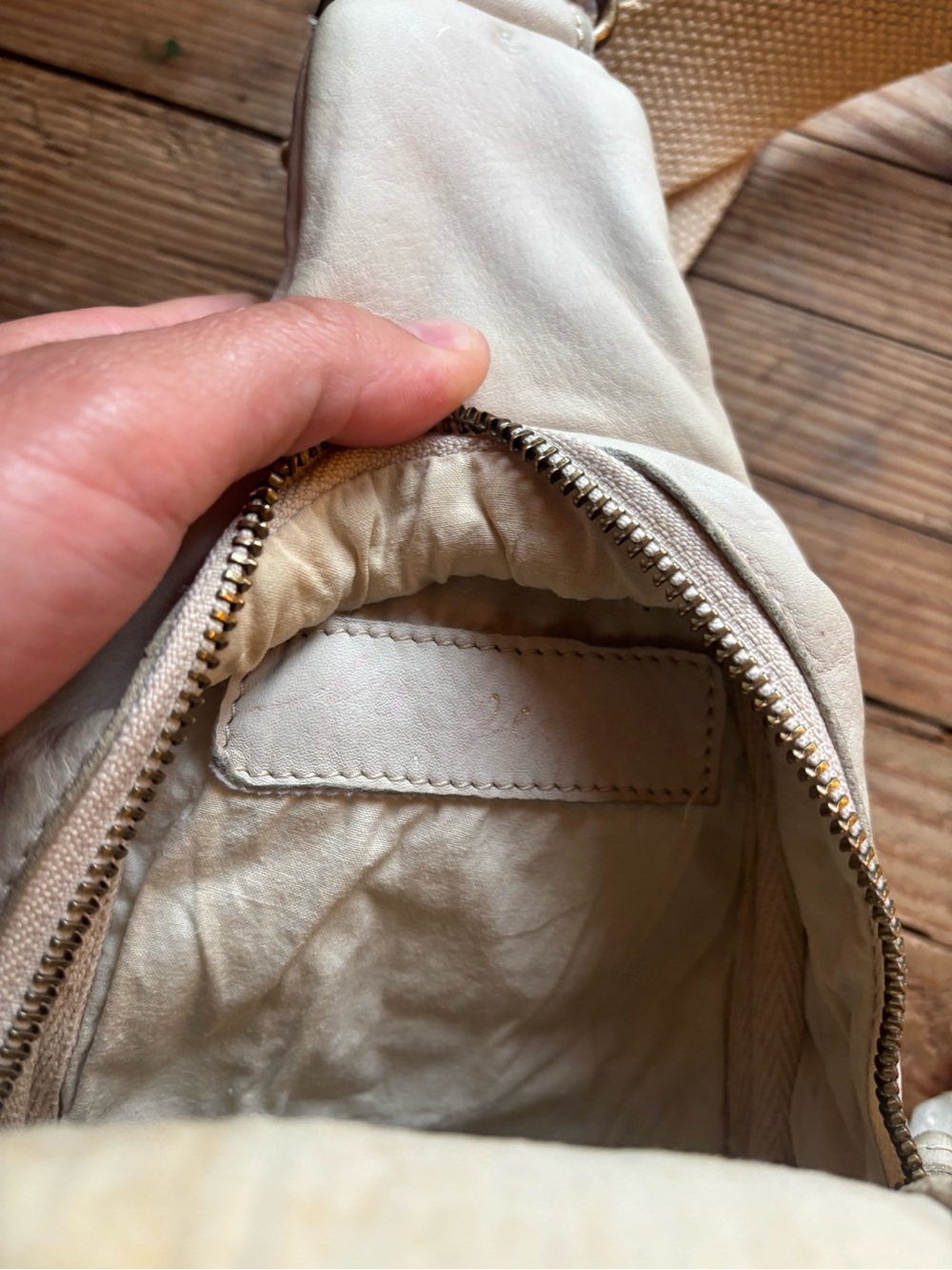 Free People Cream Leather Crossbody Sling Bag - Minimalist Everyday Style - Picture 5 of 9